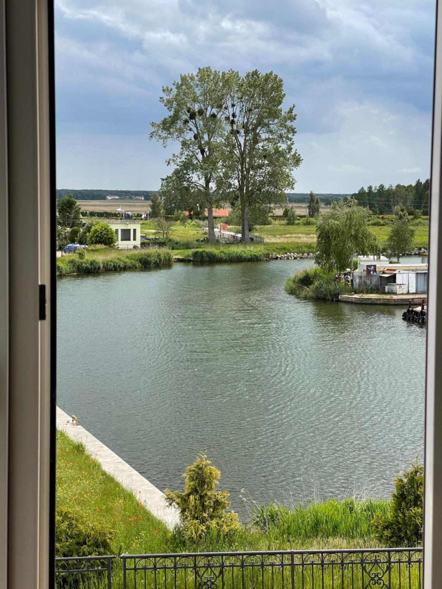 Pod Papugami - Komfortowe Pokoje Z Widokiem Na Rzeke Leba Exterior photo